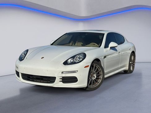 Used 2015 Porsche Panamera 4 image 2