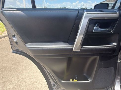 Used 2017 Toyota 4Runner SR5 RWD image 23