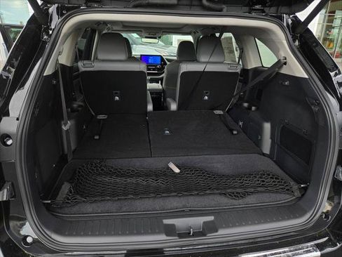 Certified 2026 Toyota Highlander Platinum AWD/4WD image 27