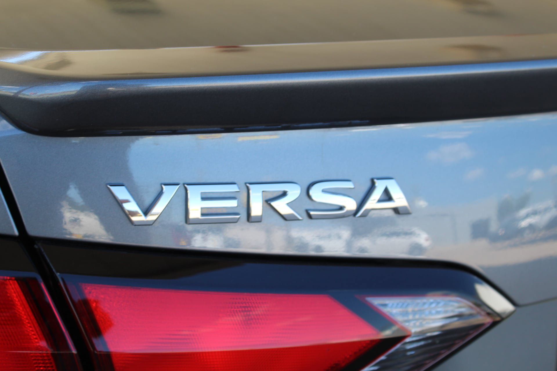 Used 2025 Nissan Versa SR w/ Trunk Package FWD image 44