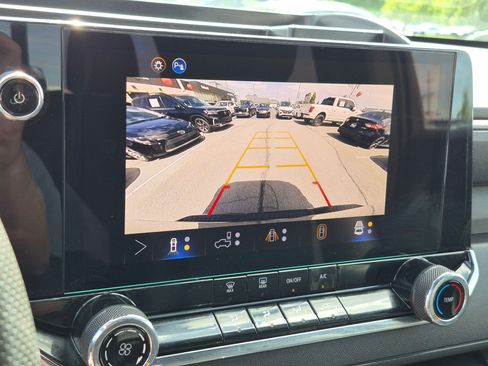 Used 2024 Chevrolet Colorado Trail Boss w/ Technology Package AWD/4WD image 26