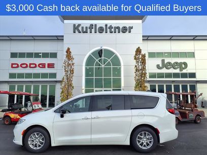 New 2026 Chrysler Pacifica Select