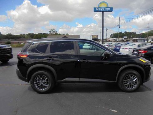 Used 2023 Nissan Rogue S image 2