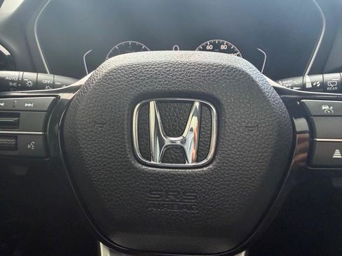 Used 2025 Honda Pilot Touring image 21