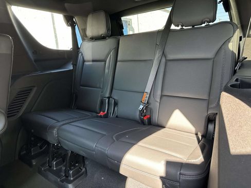 Used 2025 GMC Yukon Denali AWD/4WD image 24