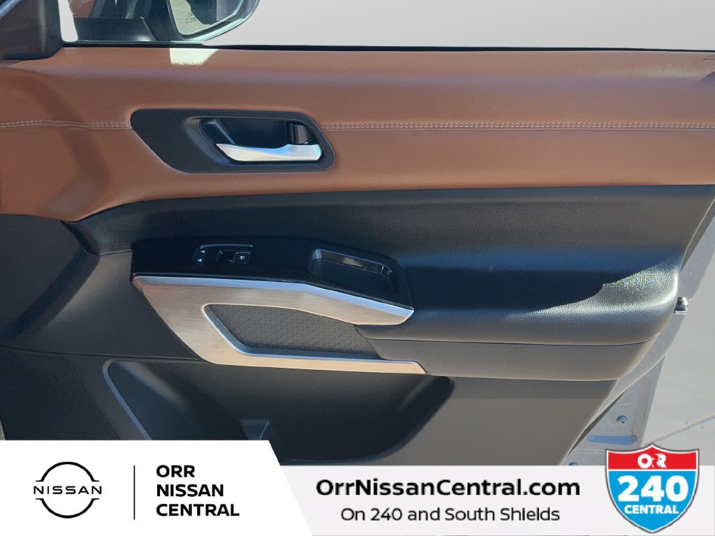 Used 2025 Nissan Pathfinder Platinum w/ Cargo Package FWD image 10