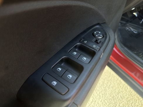 Used 2020 Hyundai Venue SE image 17