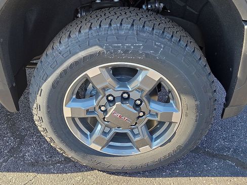New 2025 GMC Sierra 2500 SLT w/ SLT Convenience Package AWD/4WD image 7