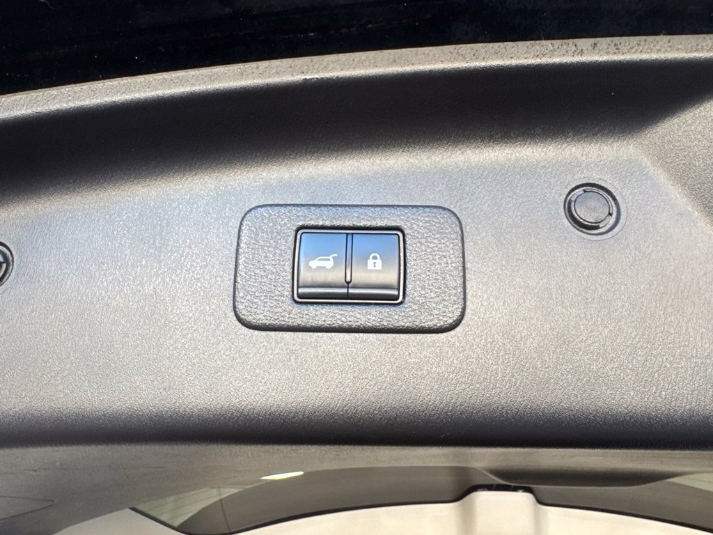 Used 2023 Nissan Armada Platinum w/ Captain's Chairs Package AWD/4WD image 14