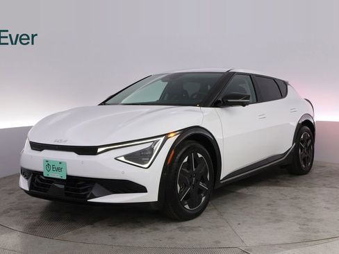 Used 2025 Kia EV6 Wind RWD image 2