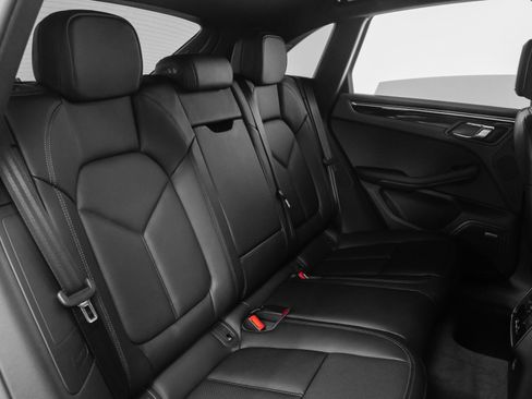 Used 2025 Porsche Macan image 23