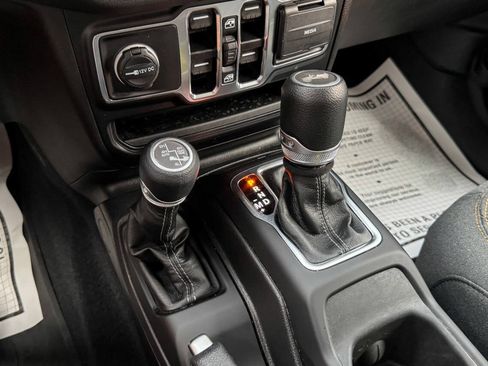 Used 2024 Jeep Wrangler Unlimited w/ Convenience Group AWD/4WD image 35