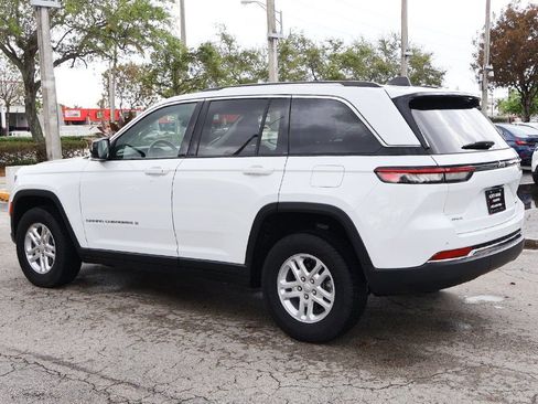 Used 2022 Jeep Grand Cherokee Laredo w/ Luxury Tech Group I image 8