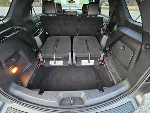 Used 2018 Ford Explorer XLT w/ Equipment Group 202A image 25