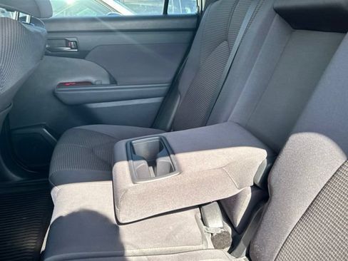 Used 2022 Toyota Highlander L FWD image 42