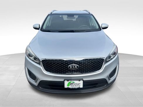 Used 2017 Kia Sorento LX image 2