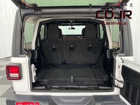 Used 2020 Jeep Wrangler Unlimited Sahara AWD/4WD image 8
