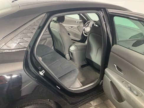 Used 2025 Hyundai Elantra SE image 18