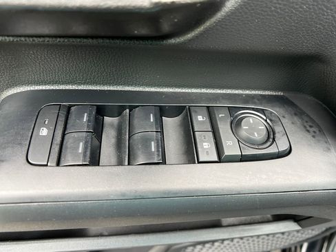 Used 2024 Toyota Tacoma SR5 AWD/4WD image 12