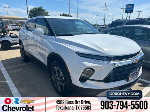Used 2025 Chevrolet Blazer LT FWD image 1