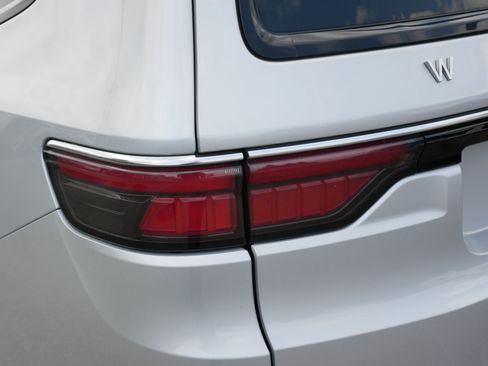 Used 2024 Jeep Wagoneer L Series II AWD/4WD image 17