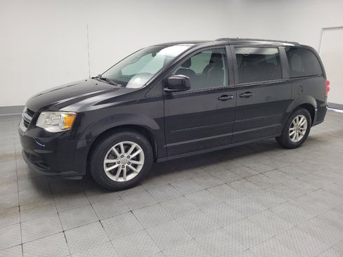 Used 2016 Dodge Grand Caravan SXT FWD image 2