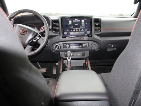 Used 2024 Nissan Frontier PRO-4X w/ Technology Package AWD/4WD image 8