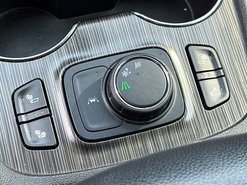 Used 2023 GMC Acadia SLT image 19