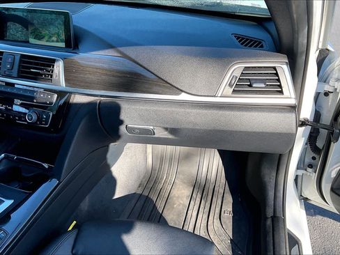 Used 2017 BMW 330i Sedan image 17