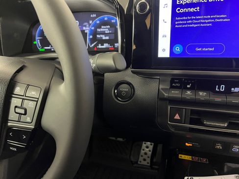 Used 2025 Toyota Camry XSE image 32