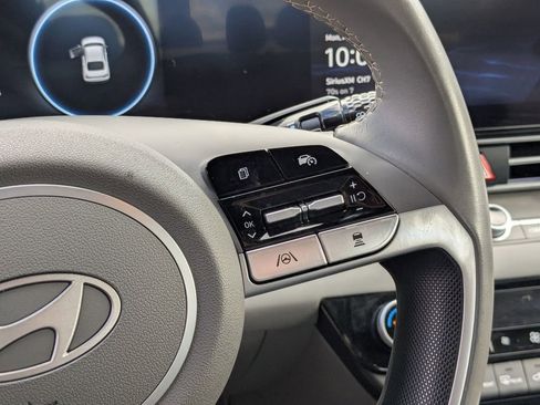 Used 2025 Hyundai Elantra SEL image 18