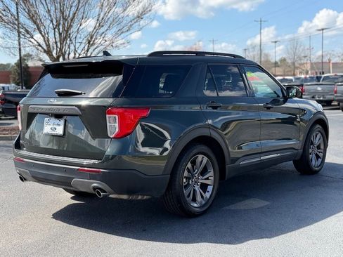 Used 2022 Ford Explorer XLT w/ Equipment Group 202A image 7