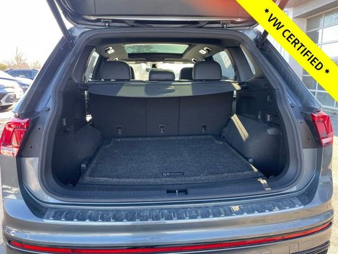 Certified 2022 Volkswagen Tiguan SE R-Line image 13