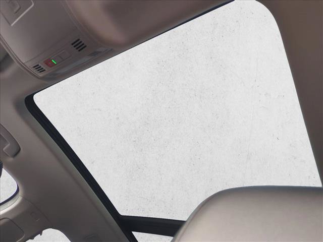 Used 2024 Volkswagen Tiguan SE w/ Panoramic Sunroof Package AWD/4WD image 15