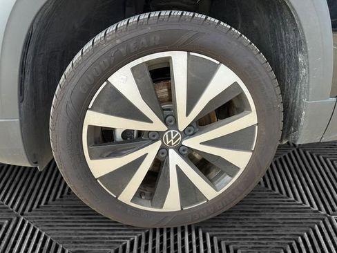 New 2024 Volkswagen Taos SE image 14