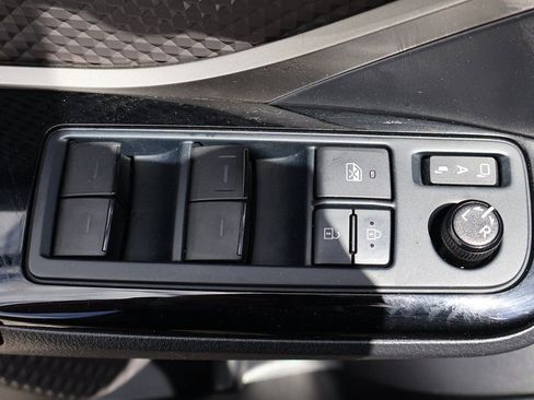 Used 2022 Toyota C-HR Limited image 37