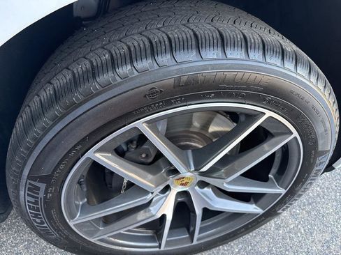 Used 2022 Porsche Macan AWD/4WD image 36