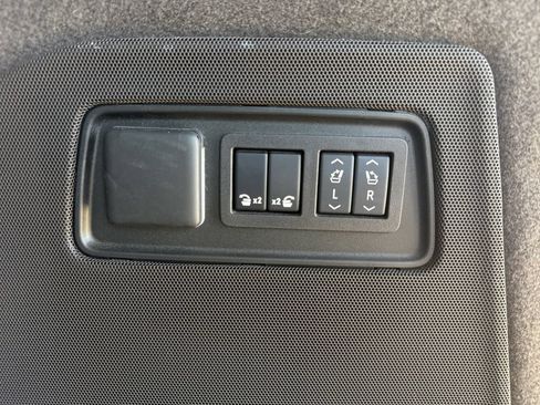 Used 2025 Cadillac Escalade Premium Luxury AWD/4WD image 48