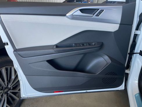 Used 2025 Volkswagen Taos SE image 20