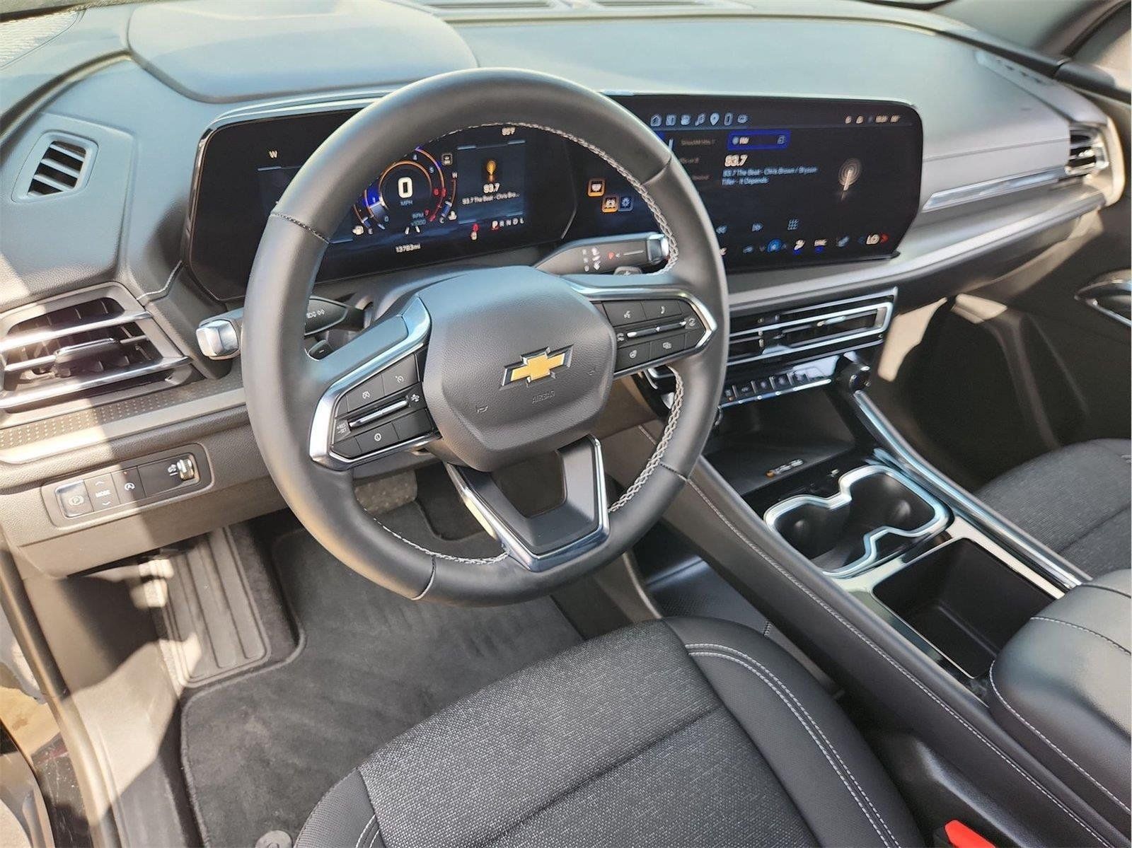 Certified 2025 Chevrolet Traverse LT FWD image 10