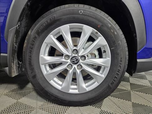 Used 2025 Toyota Corolla Cross LE FWD image 11