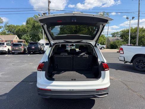 Used 2022 Volkswagen Tiguan SE w/ Panoramic Sunroof Package FWD image 51