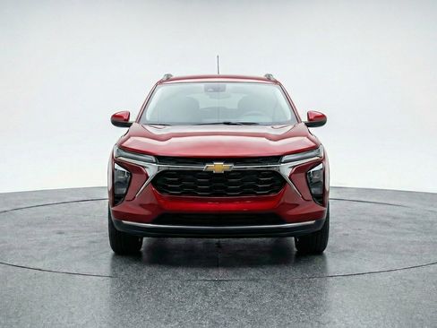 Used 2025 Chevrolet Trax LT image 2