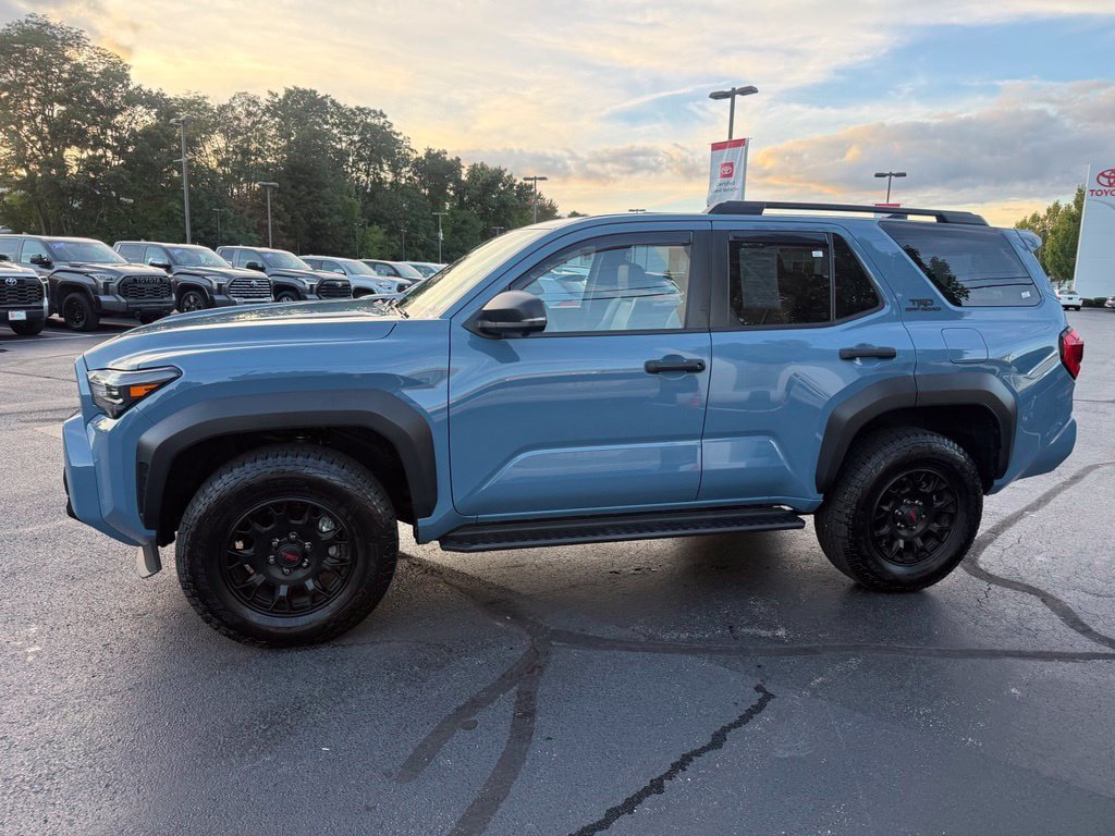 Used 2025 Toyota 4Runner TRD Off-Road Premium AWD/4WD image 3