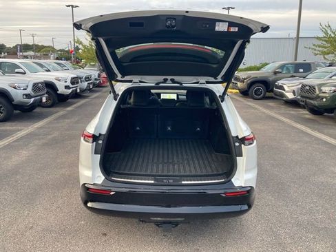 Used 2025 Toyota Crown Signia XLE image 5