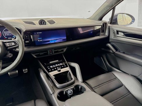 New 2026 Porsche Cayenne GTS image 19