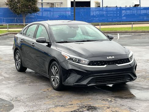 Used 2024 Kia Forte LXS w/ LXS Technology Package FWD image 3
