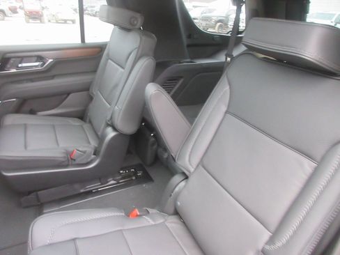 New 2026 GMC Yukon Denali w/ Denali Reserve Package image 13