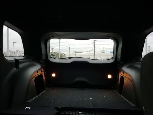 Used 2021 Jeep Grand Cherokee Laredo image 23