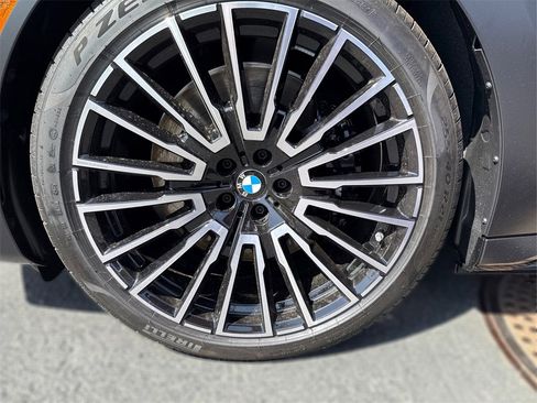 New 2025 BMW i7 xDrive60 w/ Executive Package image 15